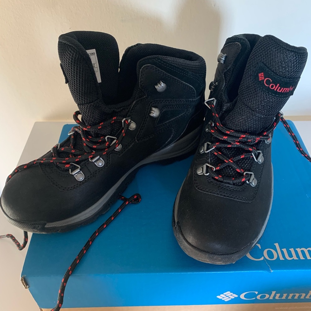 Columbia sports wear hiking boots